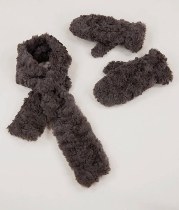Furry Gloves in Black or Brown