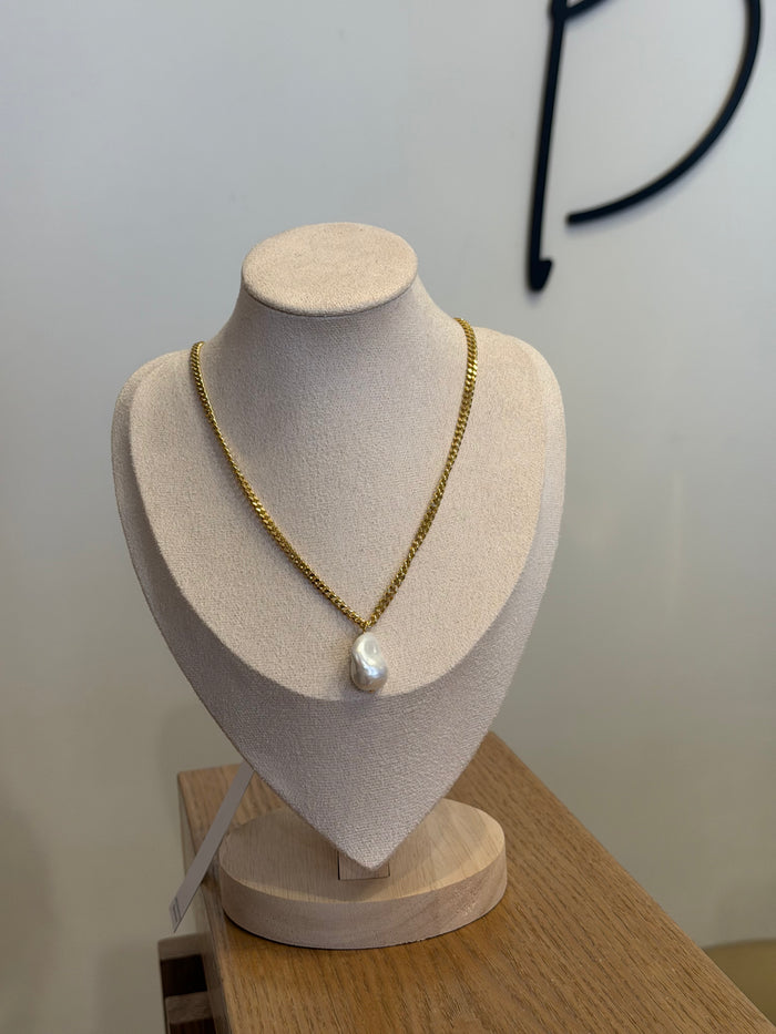Baroque Pearl Necklace by Charzie Jewelry