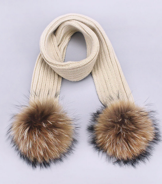 Winter scarf with Poms